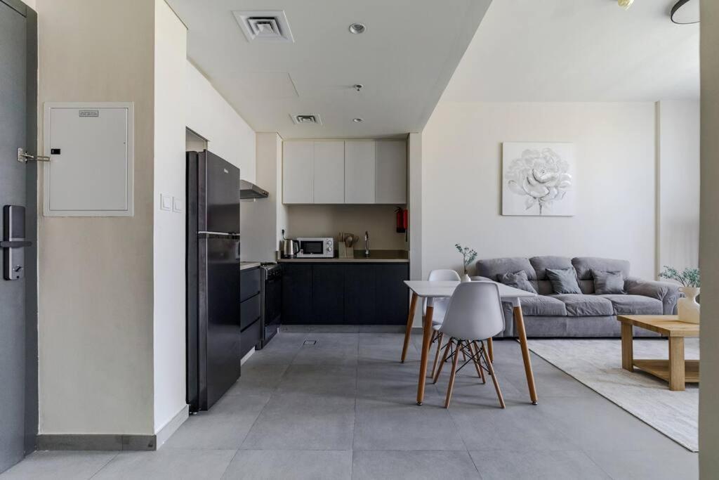 Sahab - Solo 1Br Apt In Al Jada Шарджа Экстерьер фото