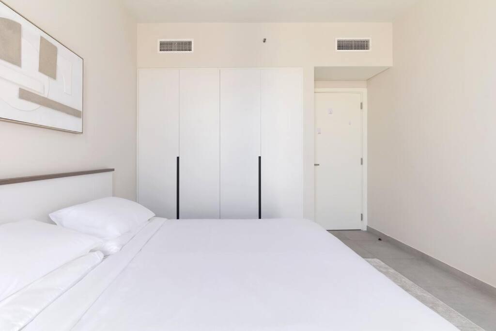 Sahab - Solo 1Br Apt In Al Jada Шарджа Экстерьер фото