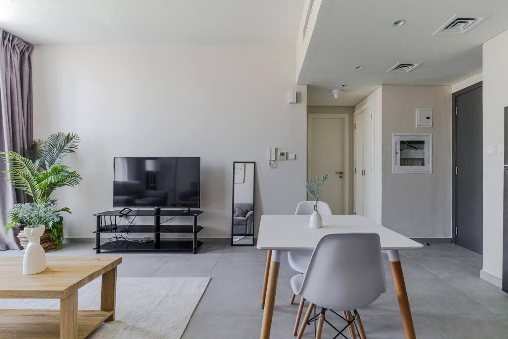 Sahab - Solo 1Br Apt In Al Jada Шарджа Экстерьер фото
